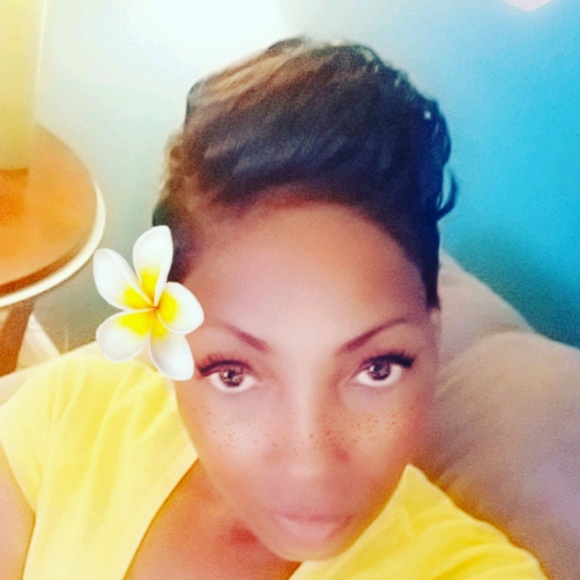 Meet your Posher, Stacey - Picture 2 of 4